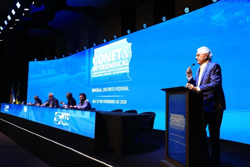 Caiado destaca avanços em infraestrutura e segurança em encontro nacional do setor de transporte