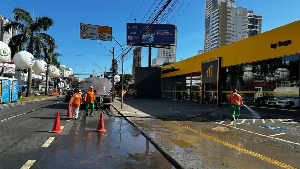 Prefeitura retira 25 toneladas de resíduos em limpeza durante o pré-carnaval de Goiânia 