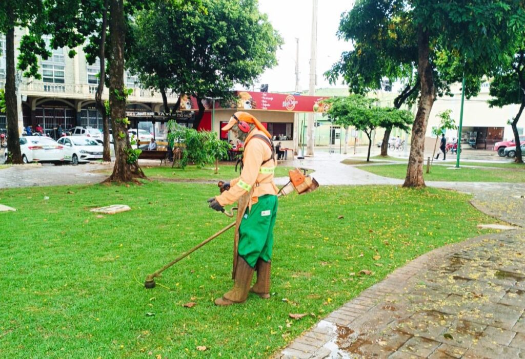 Balanço aponta poda em área de 1,3 milhão de m² de gramado em Goiânia ao longo de 10 dias 