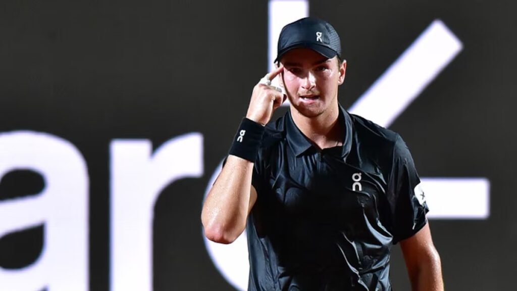 João Fonseca supera Monteiro no Rio Open e vence 1º jogo na temporada