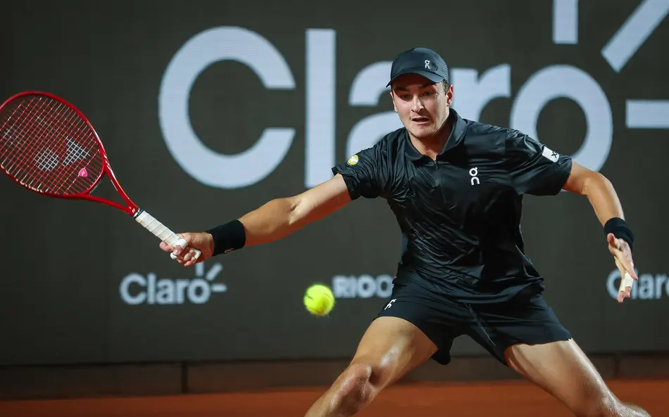 João Fonseca é eliminado por peruano em jogo tenso; Brasil continua sem campeão do Rio Open