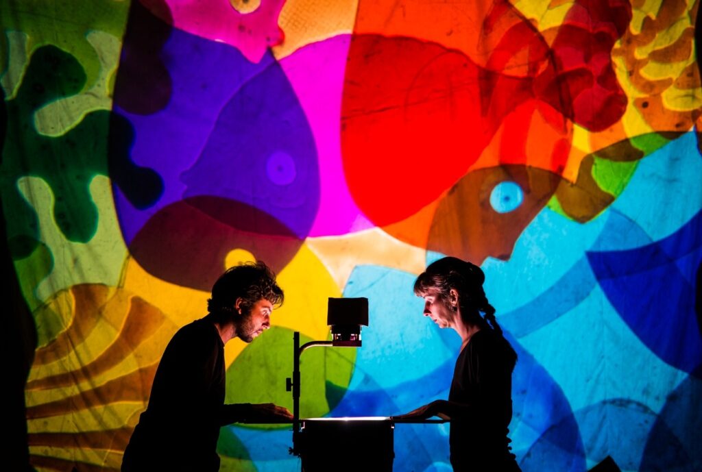 Entre luz e sombra, Cia. Lumiato chega a Goiânia com espetáculo ‘2 Mundos’