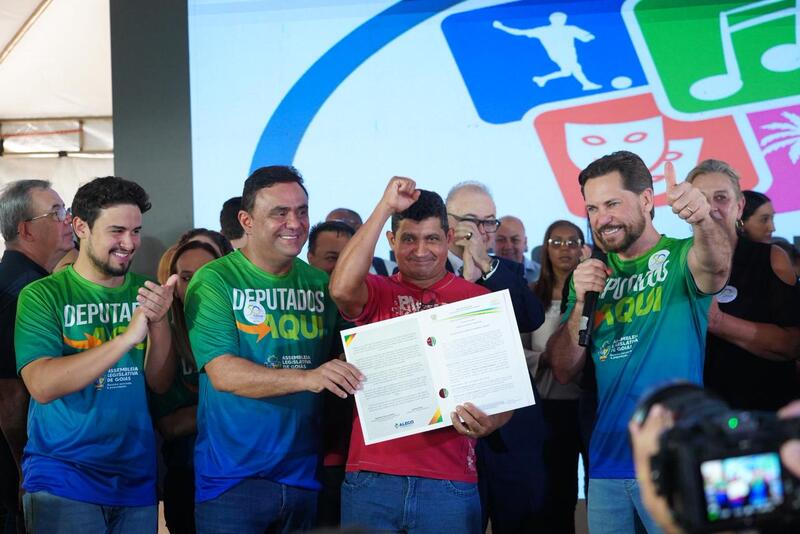 Programa Deputados Aqui leva serviços gratuitos e cursos profissionalizantes a Cidade Ocidental