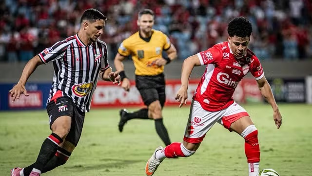 Vila Nova empata com Anápolis e se garante na semifinal do Goianão