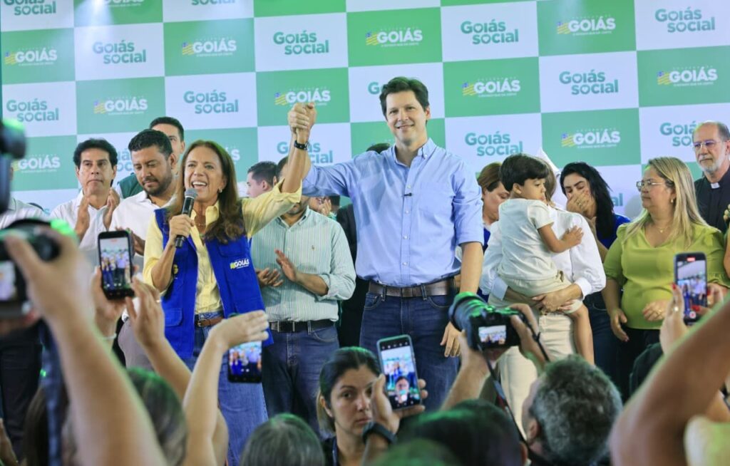 Gracinha Caiado e Daniel Vilela levam serviços do Goiás Social a Trindade