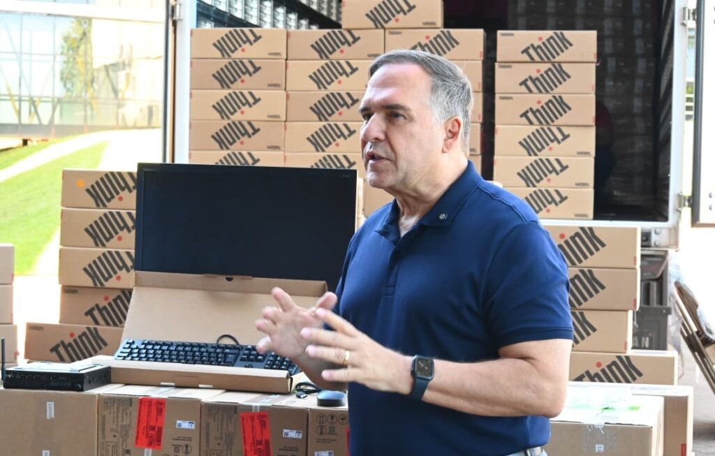 Mabel entrega 3,5 mil computadores ao Paço Municipal em Goiânia