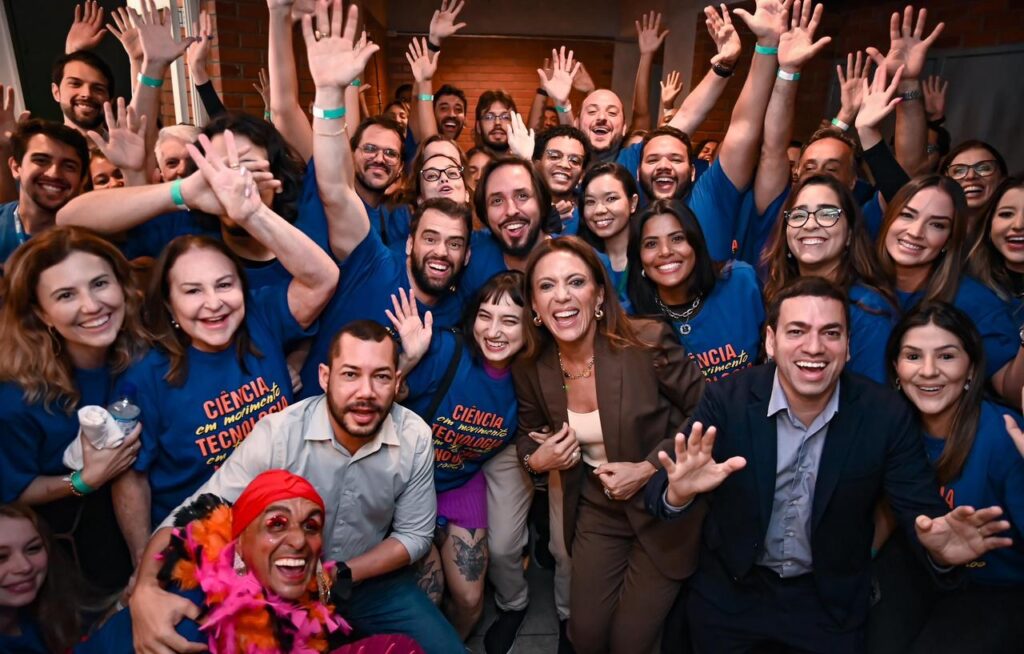Gracinha Caiado participa de entregas do Tech é Social a estudantes e egressos das Escolas do Futuro