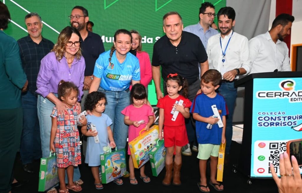 Mabel entrega 18 aparelhos de laserterapia em Goiânia