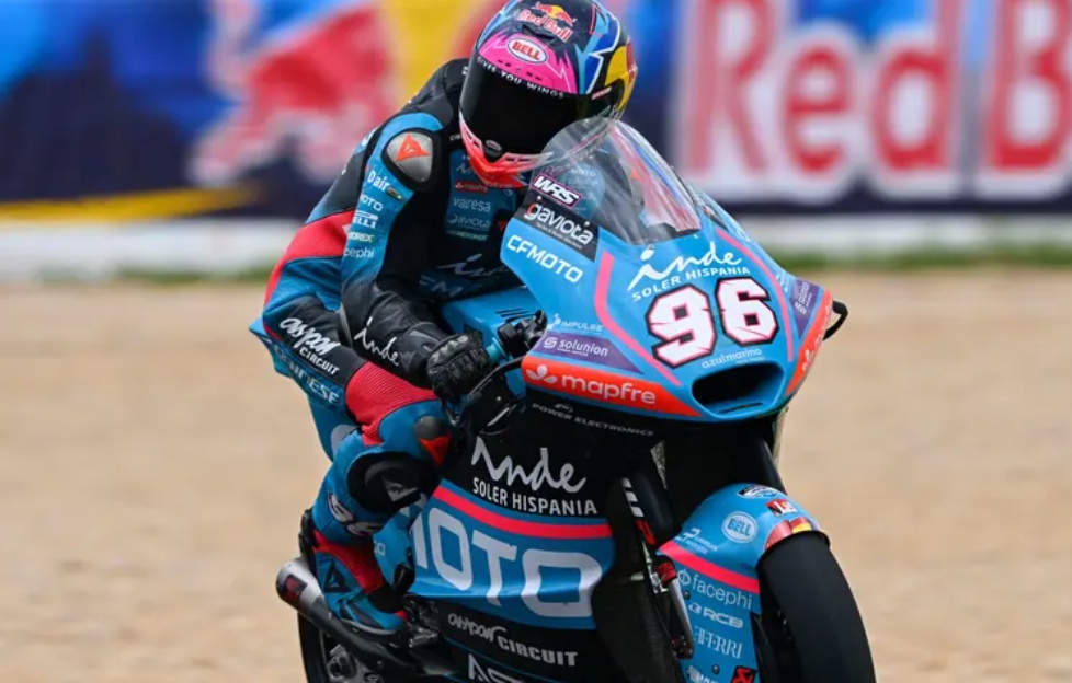 Daniel Holgado vence o GP do Brasil de Moto2 em Goiânia