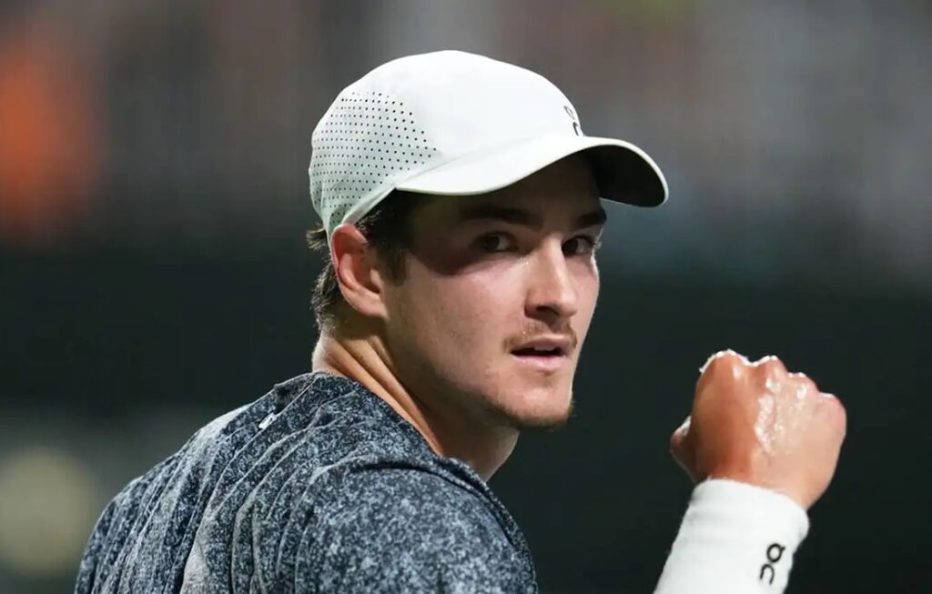 João Fonseca estreia com vitória e terá Khachanov pela frente em Indian Wells