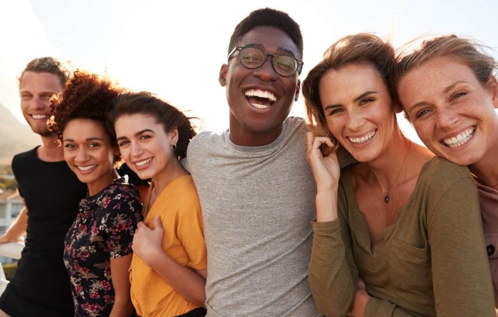 Brasil é o 7º país mais feliz do mundo, segundo pesquisa