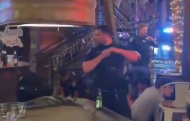 Ataque a tiros nos EUA deixa 2 mortos no Texas; FBI fala em possível ato de terrorismo