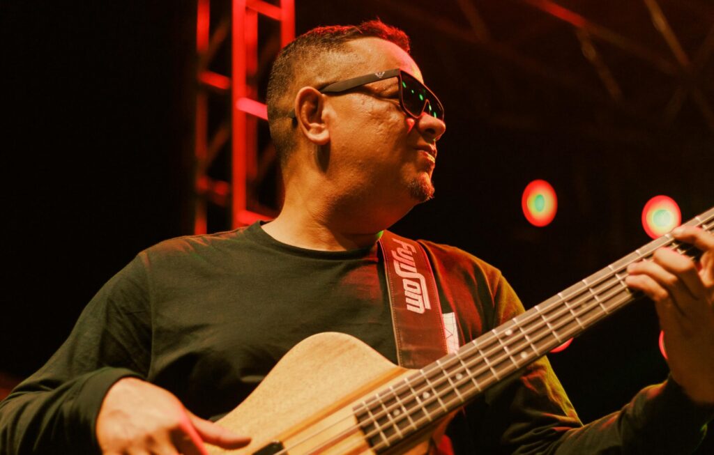 Goiânia recebe show de pop rock solidário para tratamento de contrabaixista em estado grave no município de Itumbiara