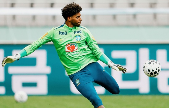 Goleiro Hugo Souza é convocado para a seleção após lesão de Alisson