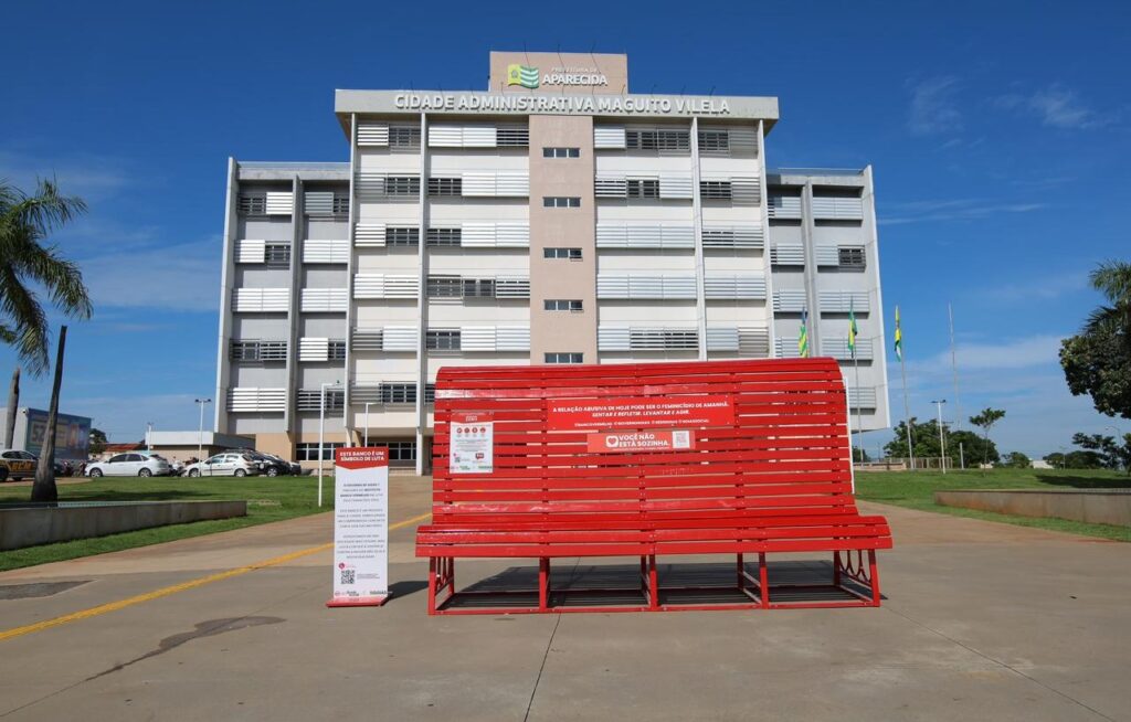 Prefeitura de Aparecida instala Banco Vermelho e reforça ações contra a violência à mulher