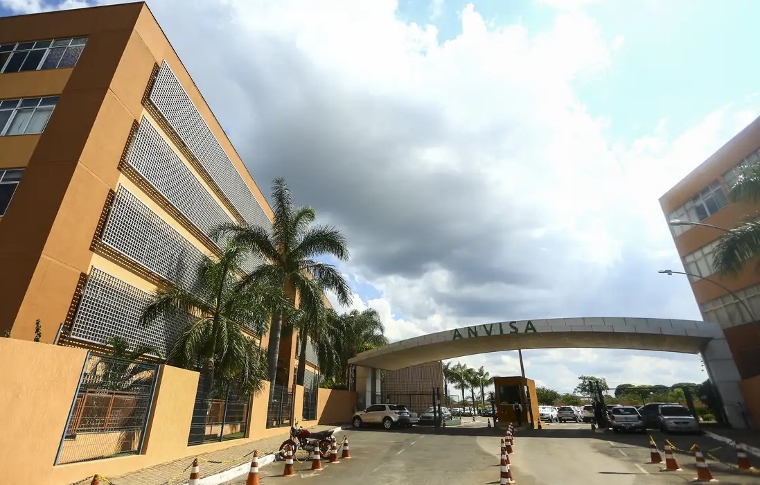 Anvisa faz alerta sobre uso inadequado de preenchedores dérmicos