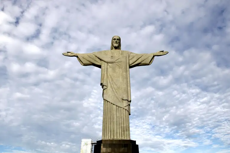 Cristo Redentor será iluminado em campanha de combate à violência de gênero