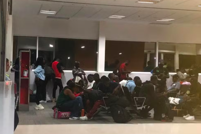 PF vai investigar Aviatsa por contrabando de migrantes após avião com haitianos ficar retido