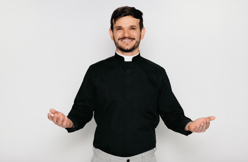Padre Patrick apresenta espetáculo “Pecado É Não Rir” em Goiânia e Anápolis (foto: divulgação)