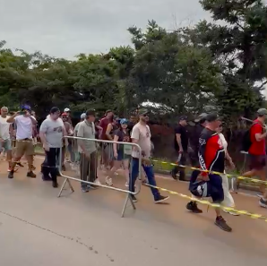 MotoGP: filas e grande movimento marcam chegada do público ao autódromo em Goiânia