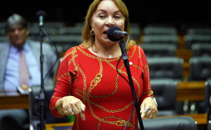 Quem é Gorete Pereira, deputada que usará tornozeleira após operação sobre fraudes no INSS