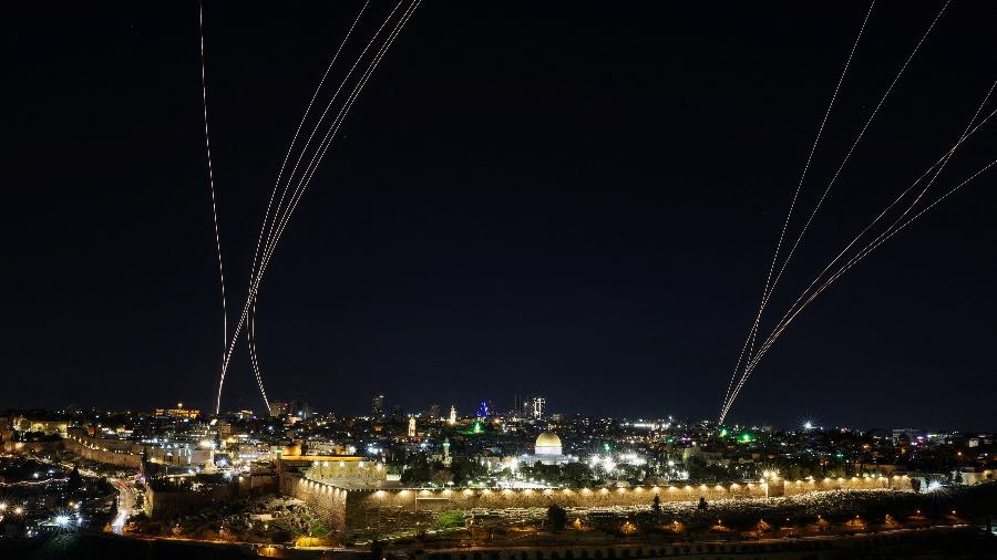 Irã anuncia novos ataques contra cidades de Israel e diz que atingiu gabinete de Netanyahu