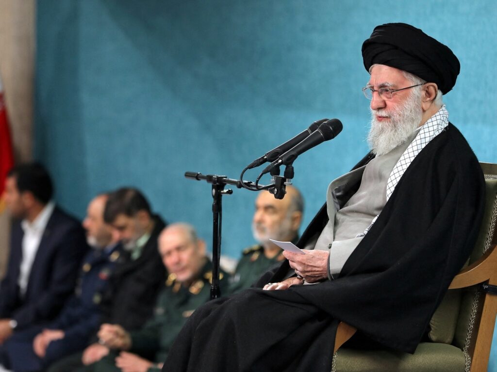 O que acontecerá com o Irã após a morte do aiatolá Ali Khamenei pelos EUA e Israel?