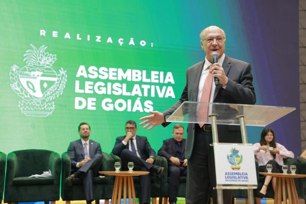 “O que temos no Brasil é um verdadeiro manicômio tributário”, diz Alckmin em Goiânia