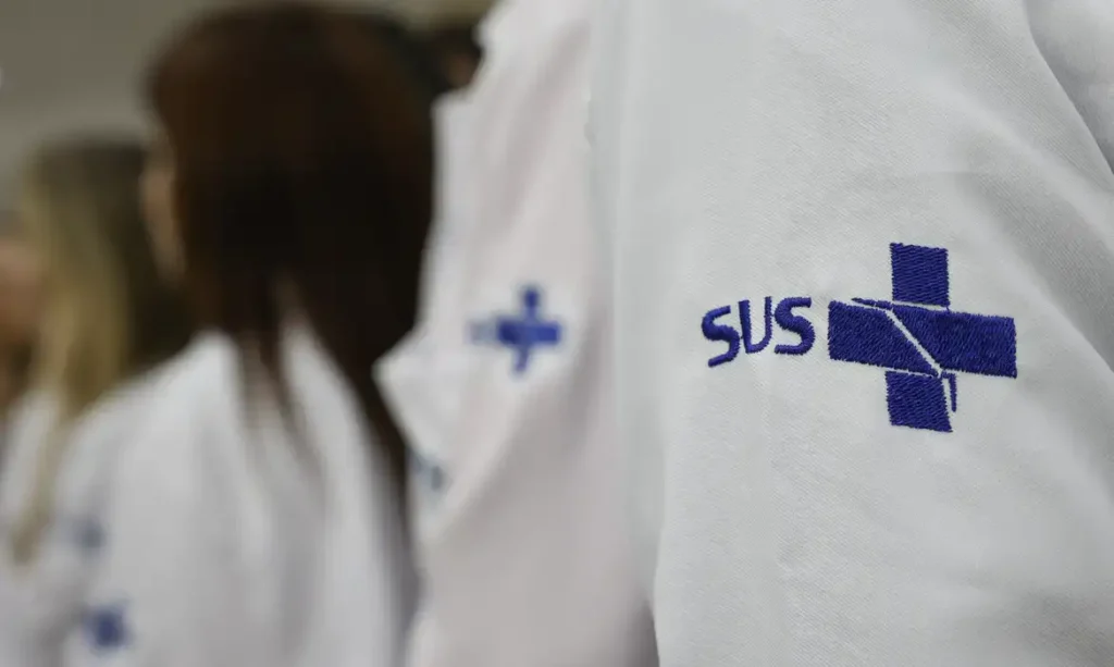 Março Azul: exames para rastrear câncer de intestino triplicam no SUS