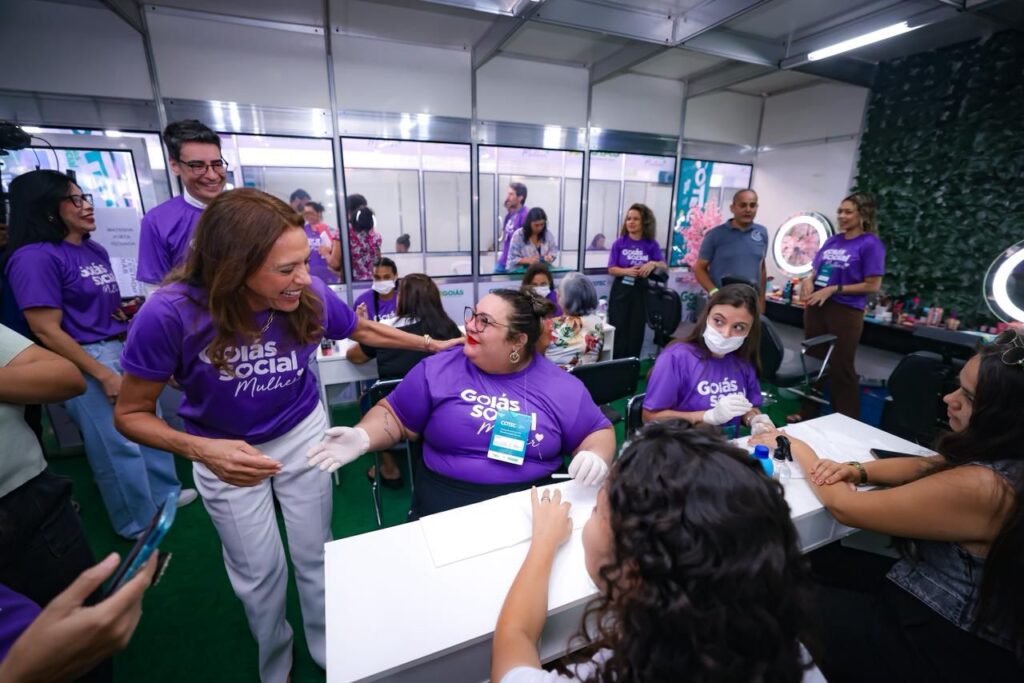 Gracinha Caiado acompanha atendimentos do Goiás Social Mulher em Goiânia (Foto: Lucas Diener e Romullo Carvalho)