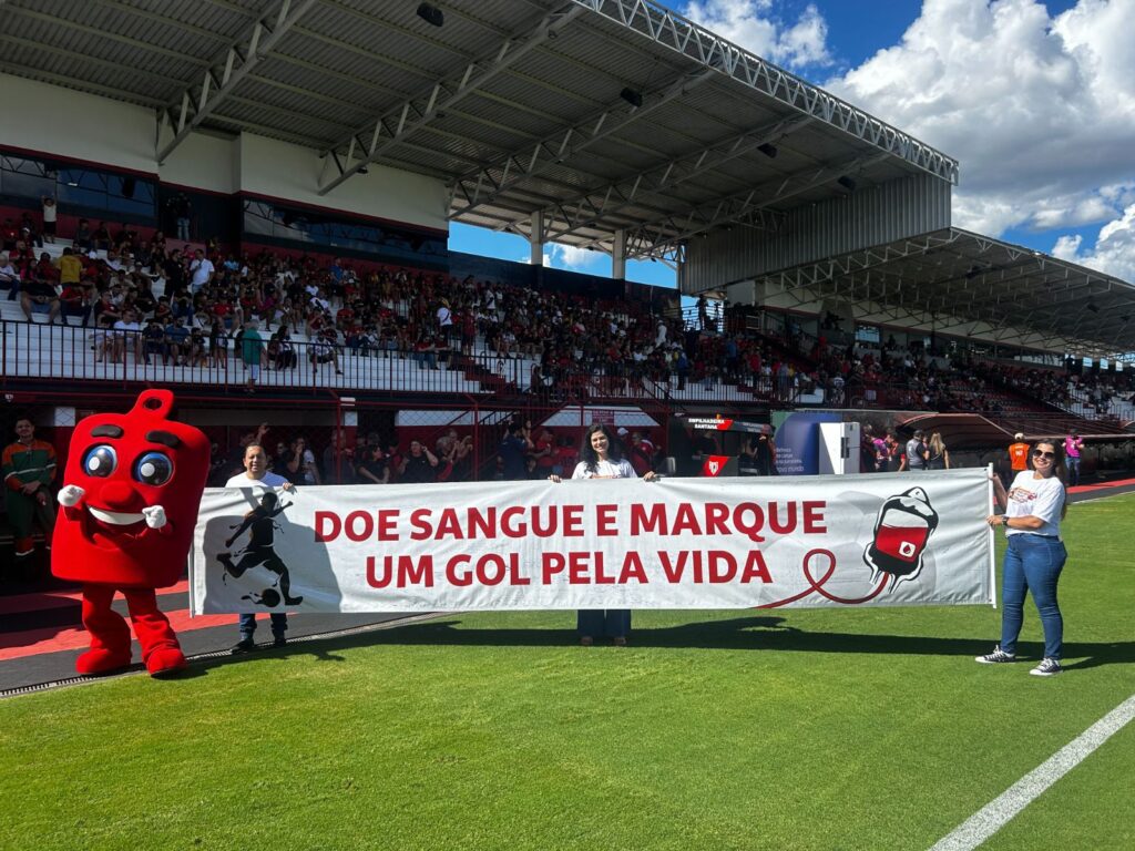 Hemocentro de Goiás incentiva doação de sangue no 1º jogo da final do Goianão