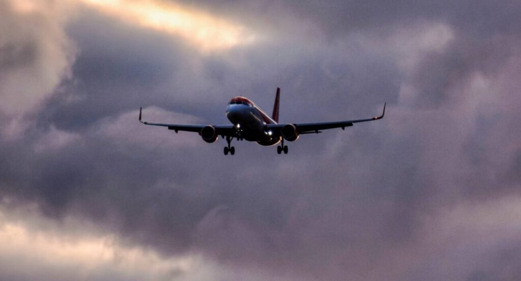 Voos do Brasil para países do Oriente Médio são suspensos após início do conflito no Irã