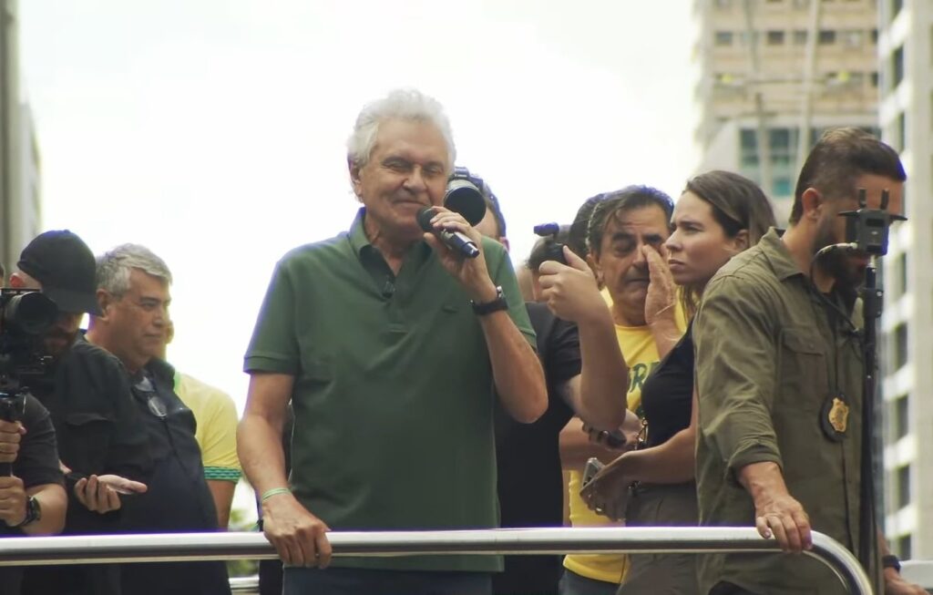 Caiado exalta Bolsonaro em manifestação e defende anistia geral