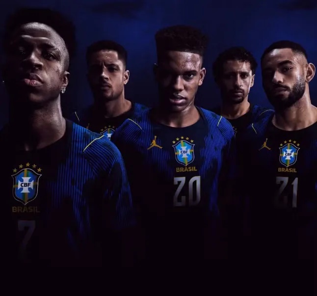 Seleção brasileira lança camisa azul para a Copa com logo da marca de Michael Jordan