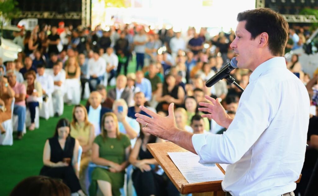 Daniel Vilela entrega veículos do programa Goiás do Crescimento a 56 municípios
