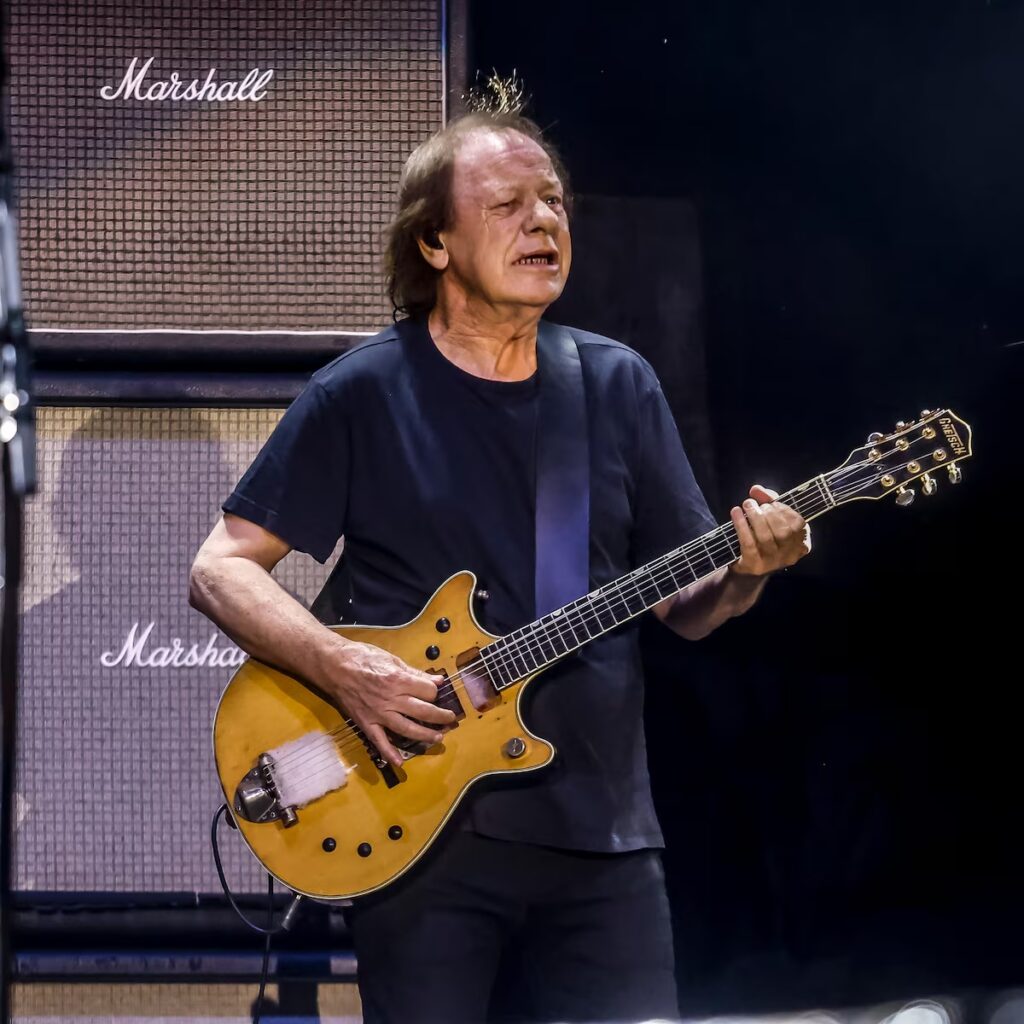 Guitarrista do AC/DC é internado na Argentina antes de série de shows