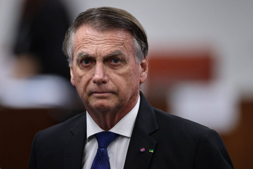 Bolsonaro apresenta melhora clínica, mas continua sem previsão de alta da UTI, aponta boletim