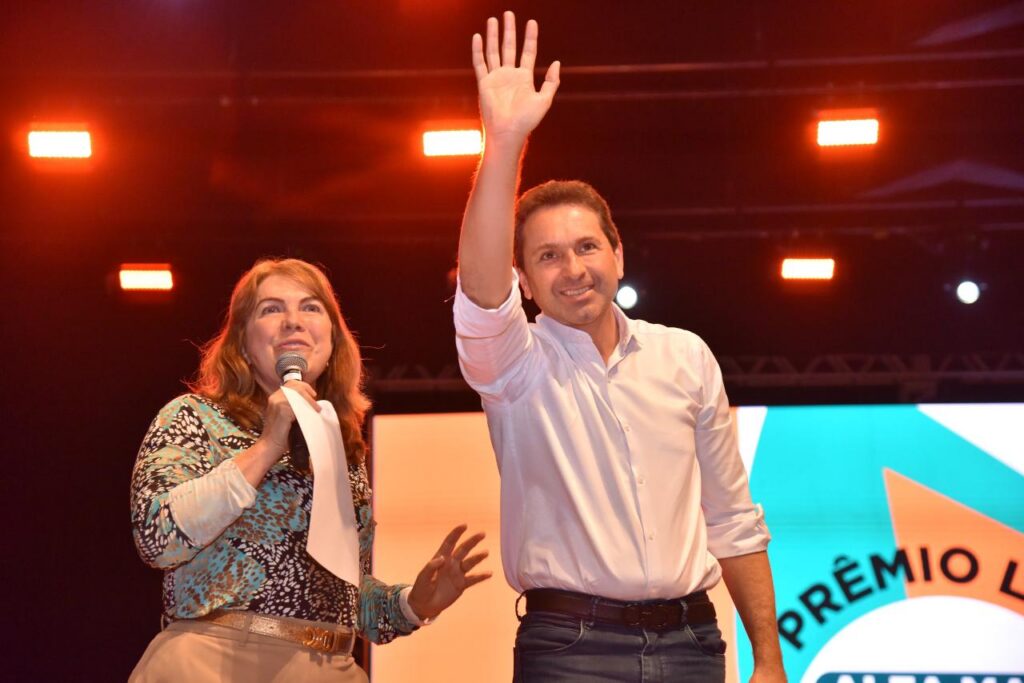 Prefeito Leandro Vilela celebra premiação de 9 escolas de Aparecida no Prêmio Leia 2026