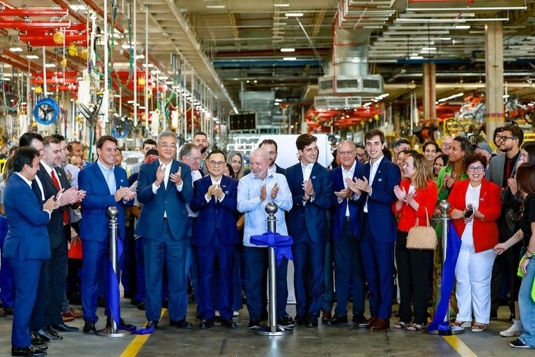 Em Anápolis, Lula destaca crescimento econômico promete aliviar endividamento