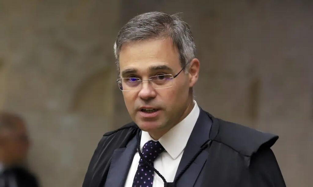 Mendonça acata recurso e ordena que Alcolumbre prorrogue CPMI do INSS