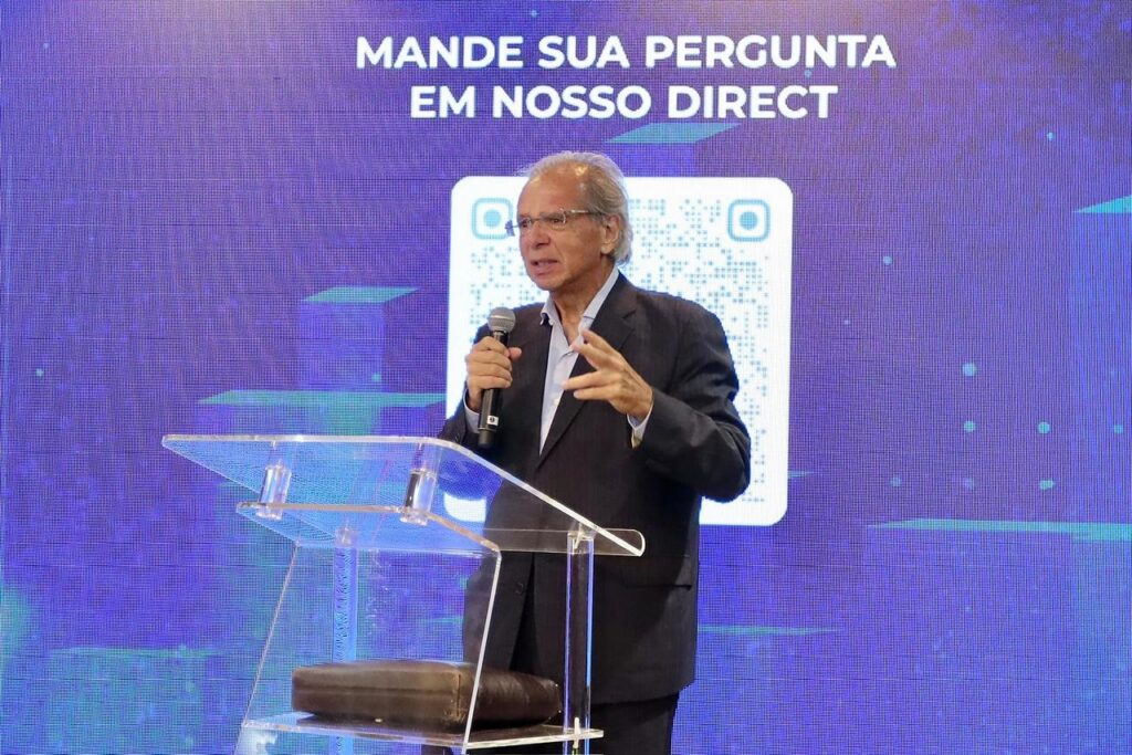Paulo Guedes lota auditório da CDL Goiânia em palestra sobre economia