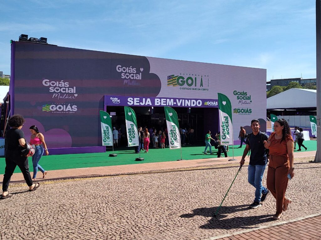 Entrada do Goiás Social na Praça Cívica (Foto: José Abrão/A Redação)