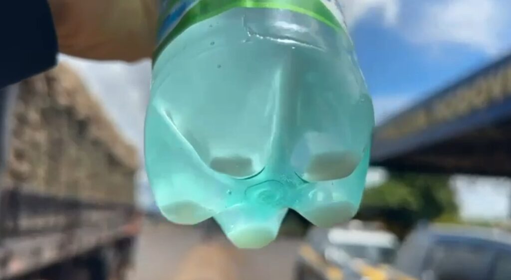 Comprimidos de anfetamina dissolvidos em água (Foto: PRF)