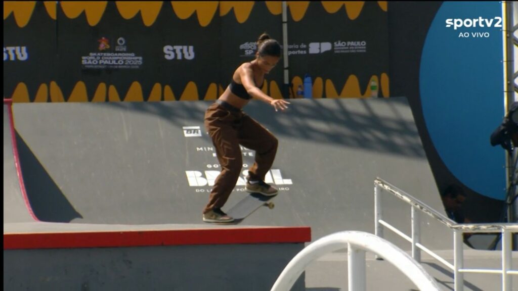 Rayssa Leal faz exibição segura, avança em 2º e vai à final do Mundial de Skate Street