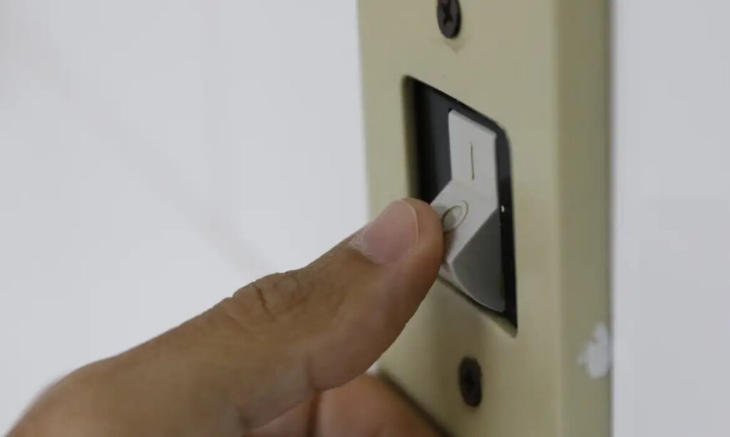 Equatorial convoca 1,45 milhão para garantir isenção na conta de luz; goianos estão na lista