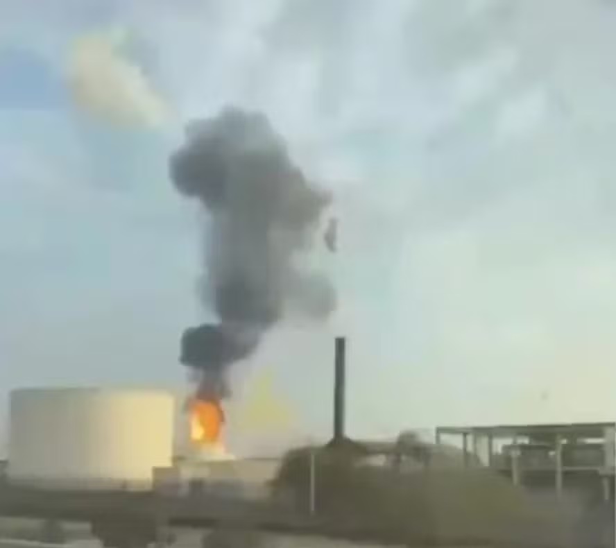 Irã ameaça ‘danos irreversíveis’ a alvos de energia, TI e dessalinização em resposta a EUA