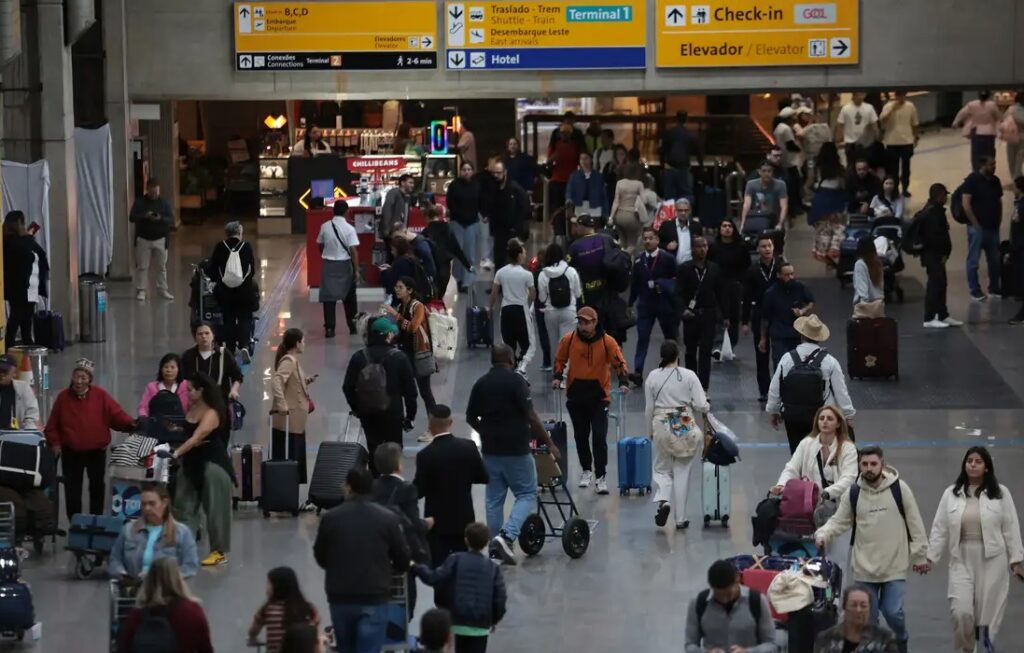 Feriado de Tiradentes aumenta fluxo de passageiros em aeroportos