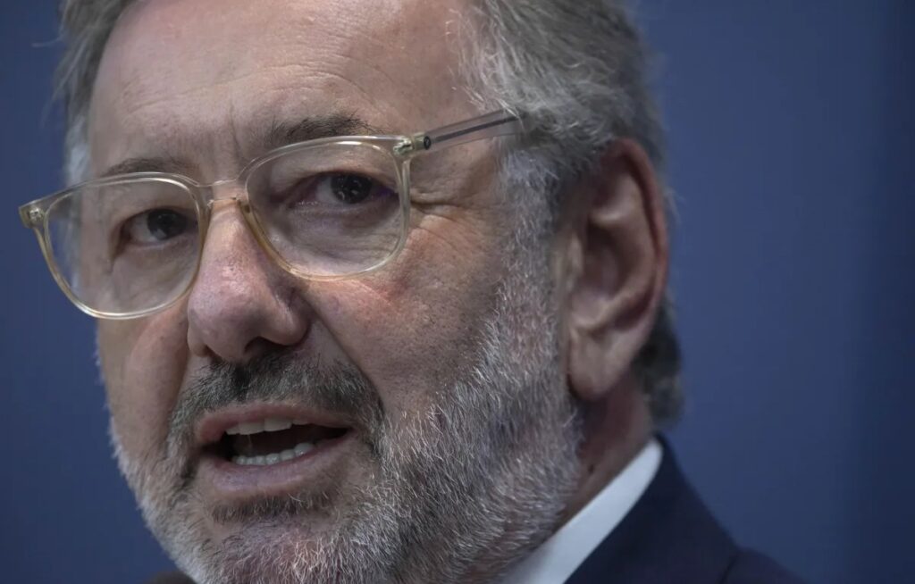 Posição do ministério sobre escala 6x1 é a do presidente Lula, favorável, diz ministro do Desenvolvimento