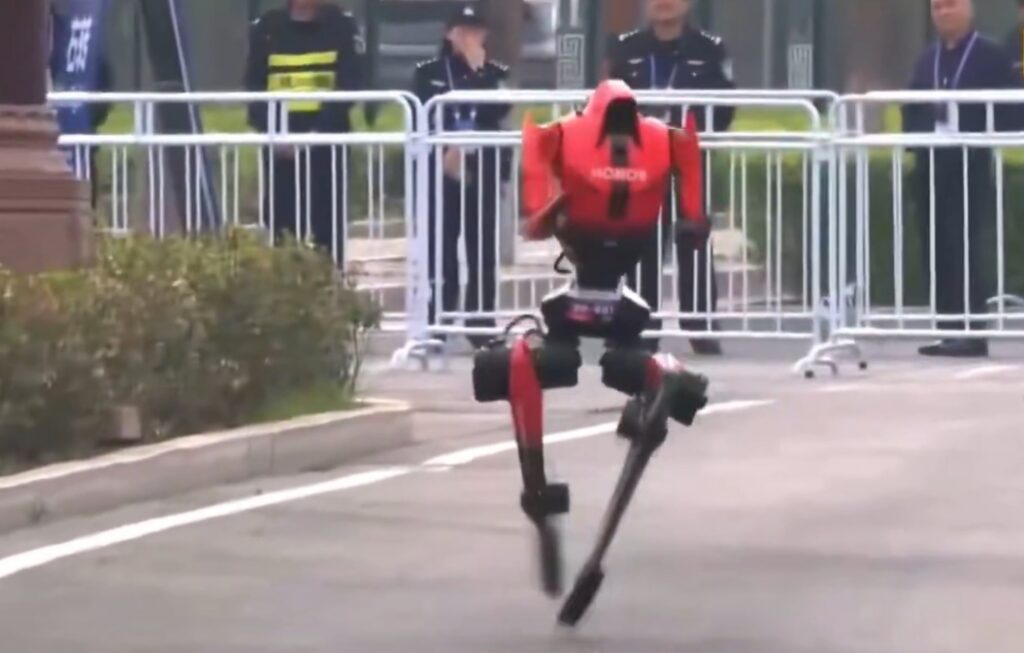 Robô humanoide vence meia-maratona em Pequim e supera recorde mundial humano pela 1ª vez