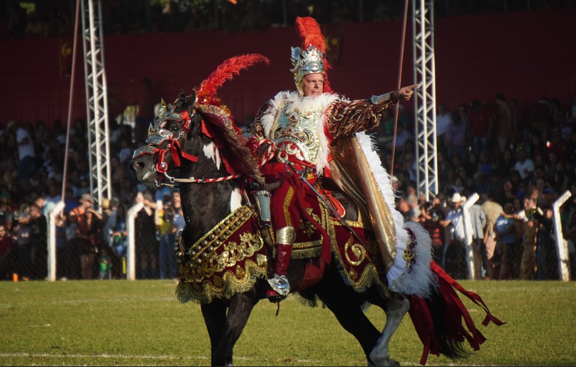 Pirenópolis celebra 200 anos das Cavalhadas durante a Festa do Divino Espírito Santo 2026